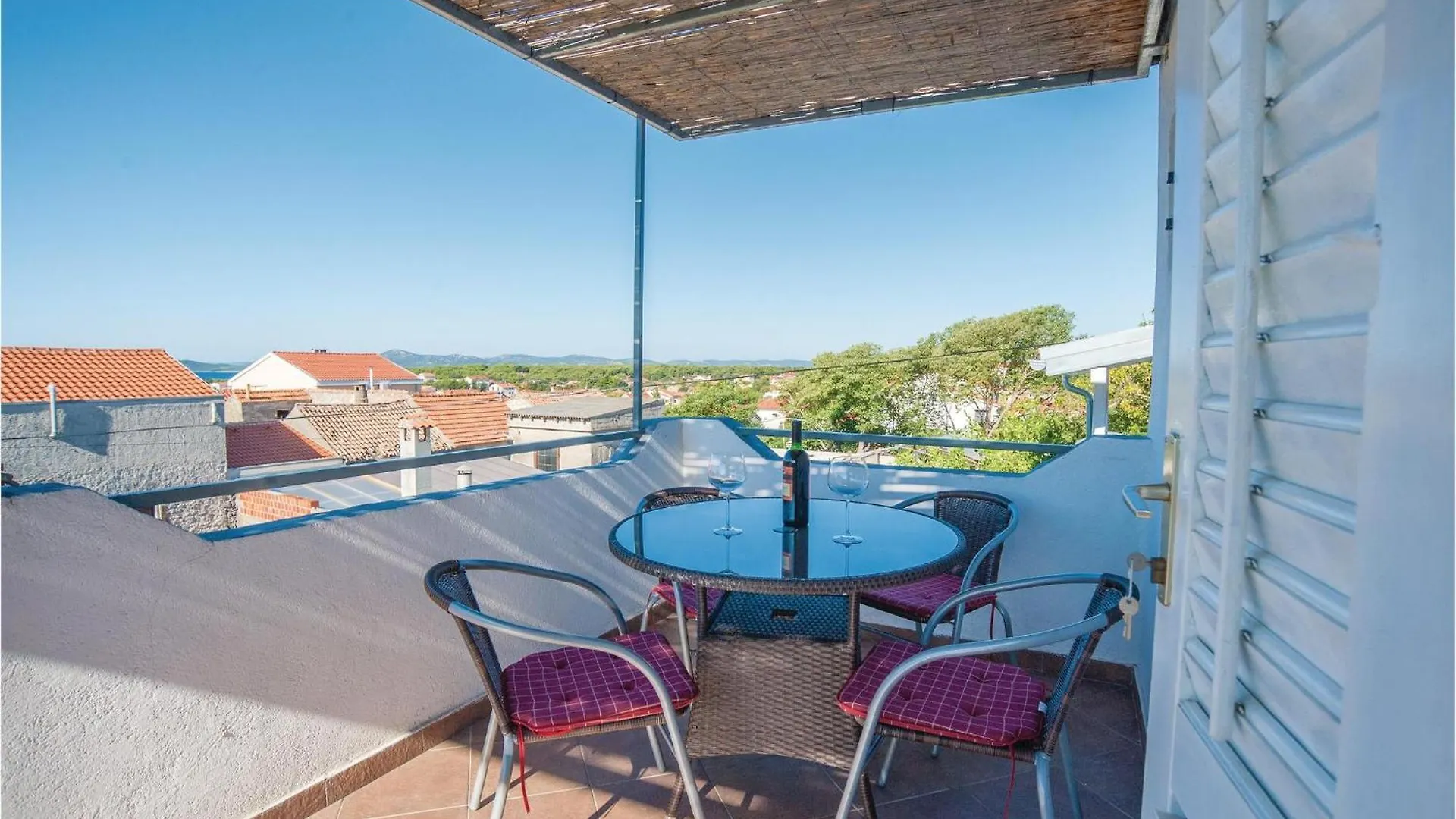 Cozy Apartment In Pakostane With Wifi